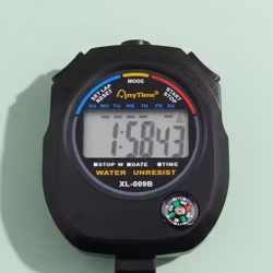 Selkeä sekuntikello treeniin