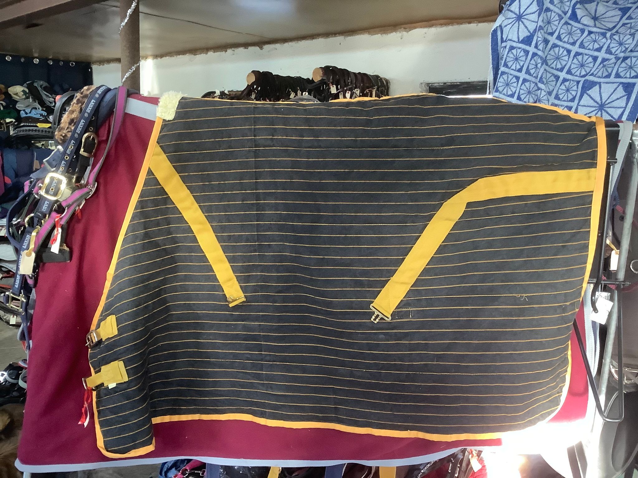 Täcke,stall,ca 100 gram,115 cm