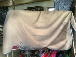 Amigo horsewear,regntäcke,brunt,två revor,stl 155
