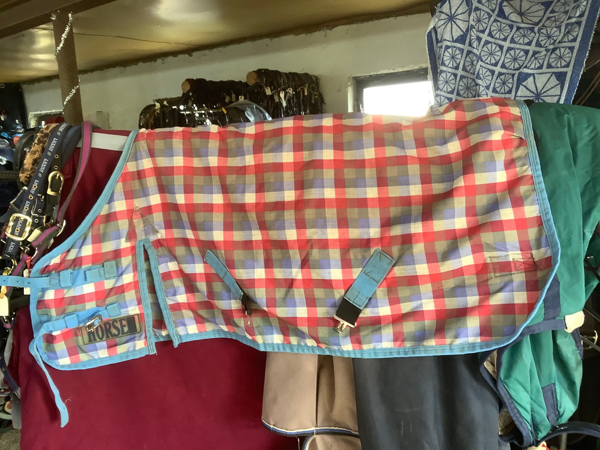 Horse blårutigt täcke,ca 100 gr, 95 cm