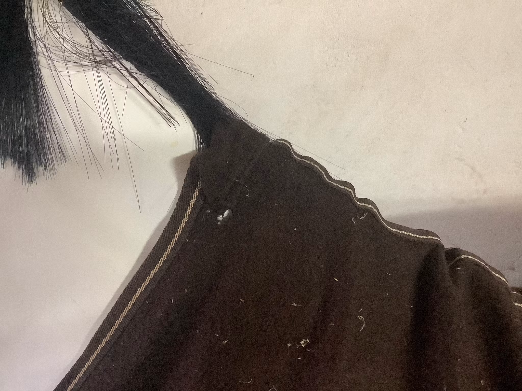 BR fleecetäcke,brunt,litet hål vid manken,145 cm