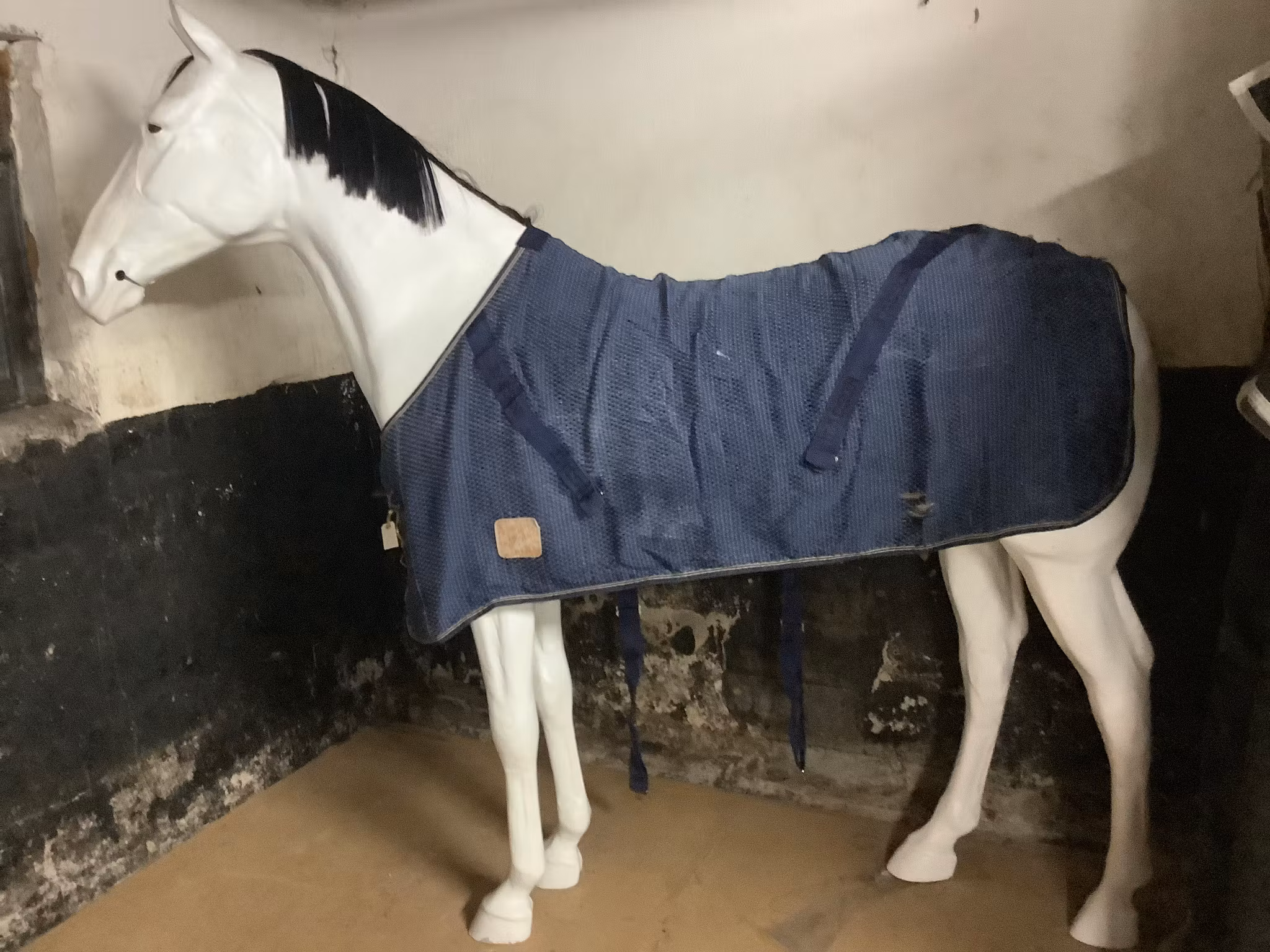 Jacson täcke,blått,125 cm,hål nere vid kanten,ett hål andra sidan