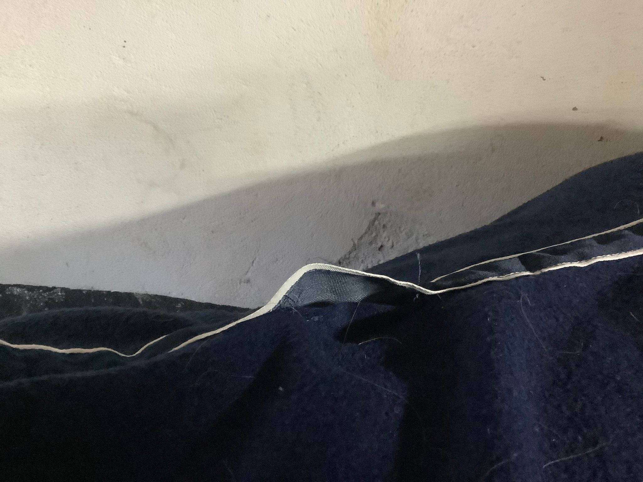 Fleecetäcke,blå,släppt i en söm men ej hål,125 cm