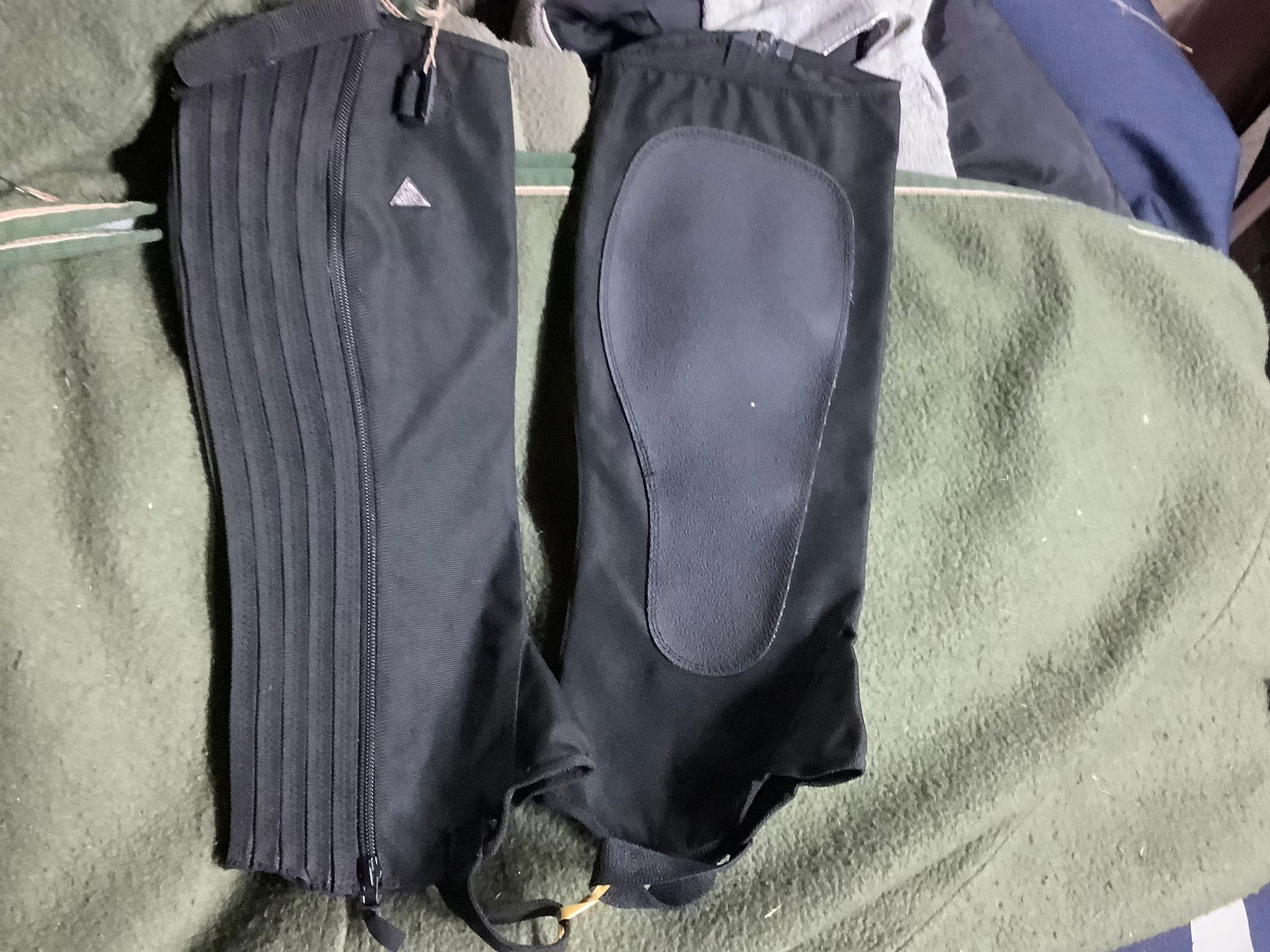 Mountain horse shortchaps,svarta,stl L,nya