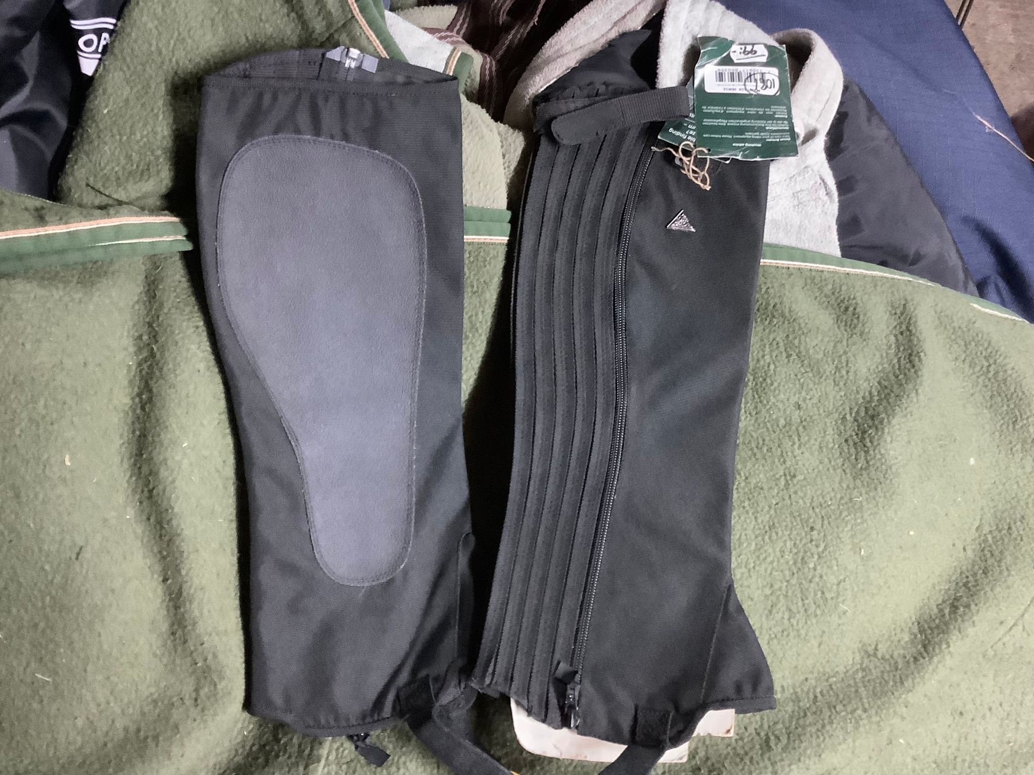 Mountain horse shortchaps,stl L,svarta,nya