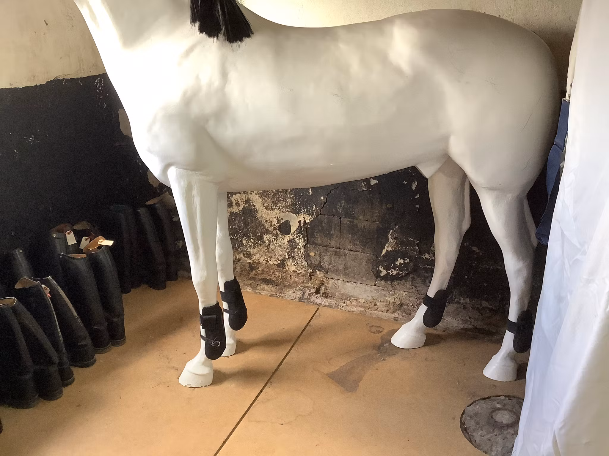 Tolga brussel,benskydd,svarta,fram +bak,stl m,läder