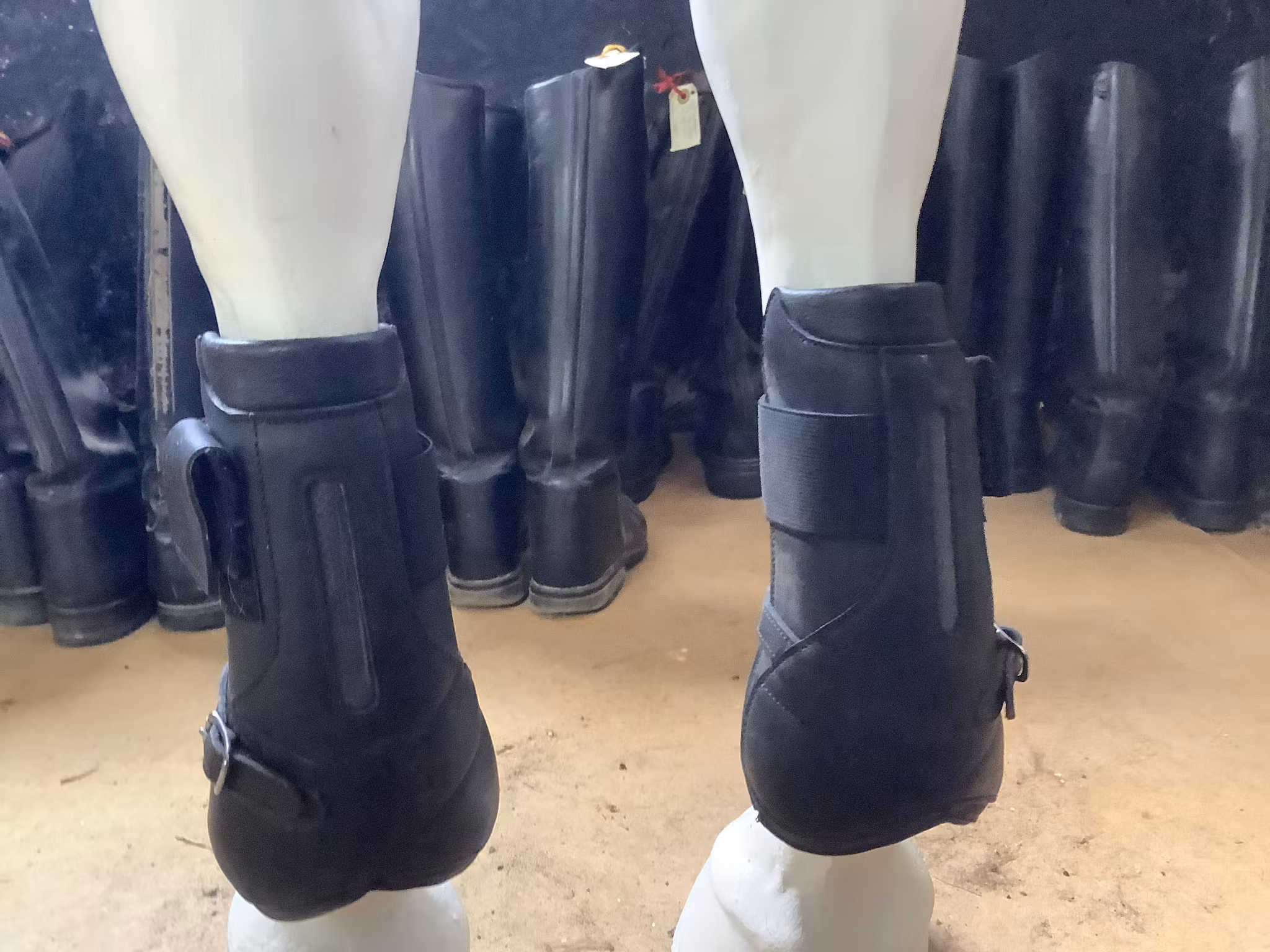 Tolga brussel,benskydd,svarta,fram +bak,stl m,läder