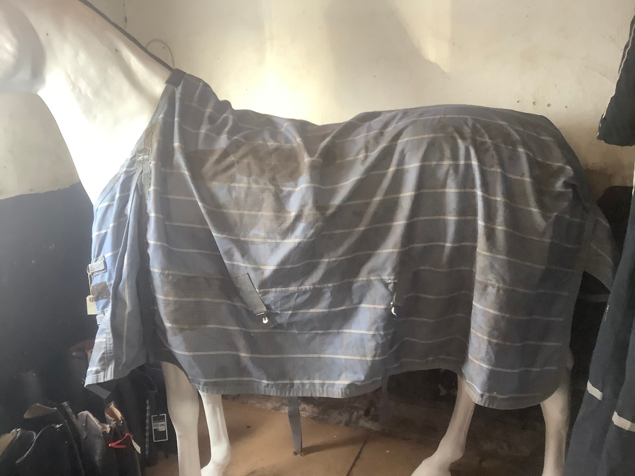 Regntäcke otvättat, ett hål, 155 cm