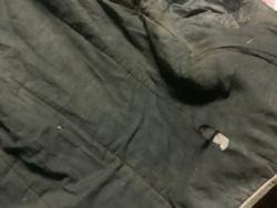 Vintetäcke ca 200 gr,brunt,135 cm,2 små revor insidan,ett hål utsidan