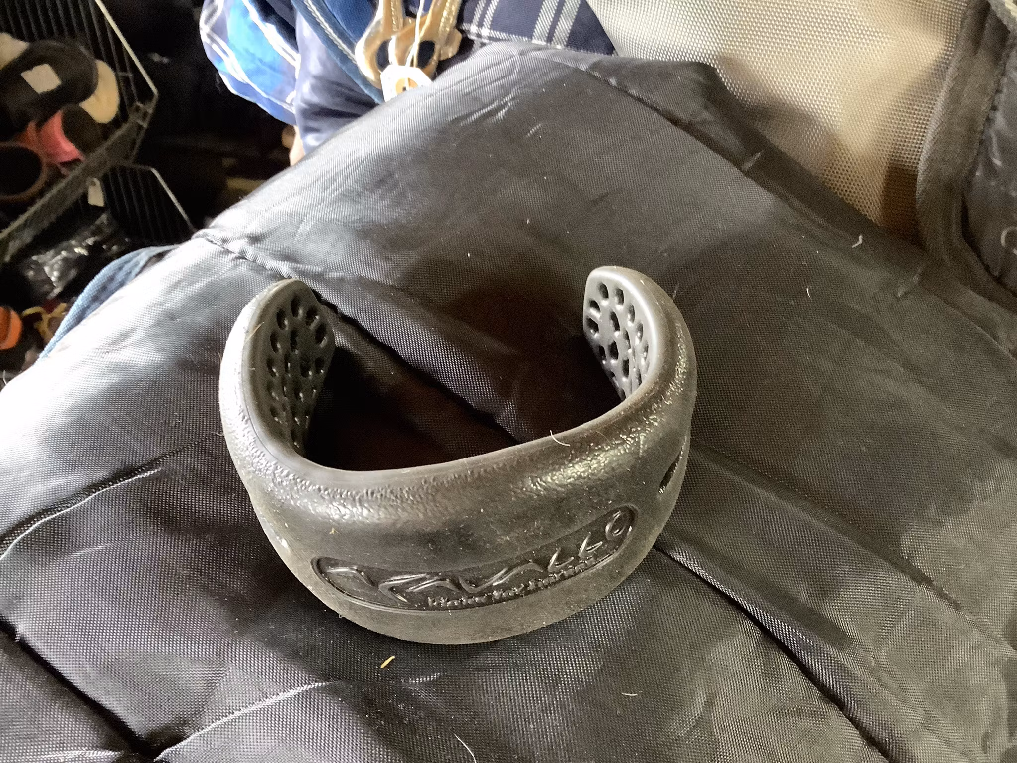 Acavallo nack och nosskydd,gel,svart,ny