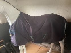 Amigo regntäcke, 125 cm,ngr småhål,ej rakt igenom