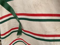 Hansbo sports,130 cm,ngn fläck förekommer,ena kryssgjorden släppt lite