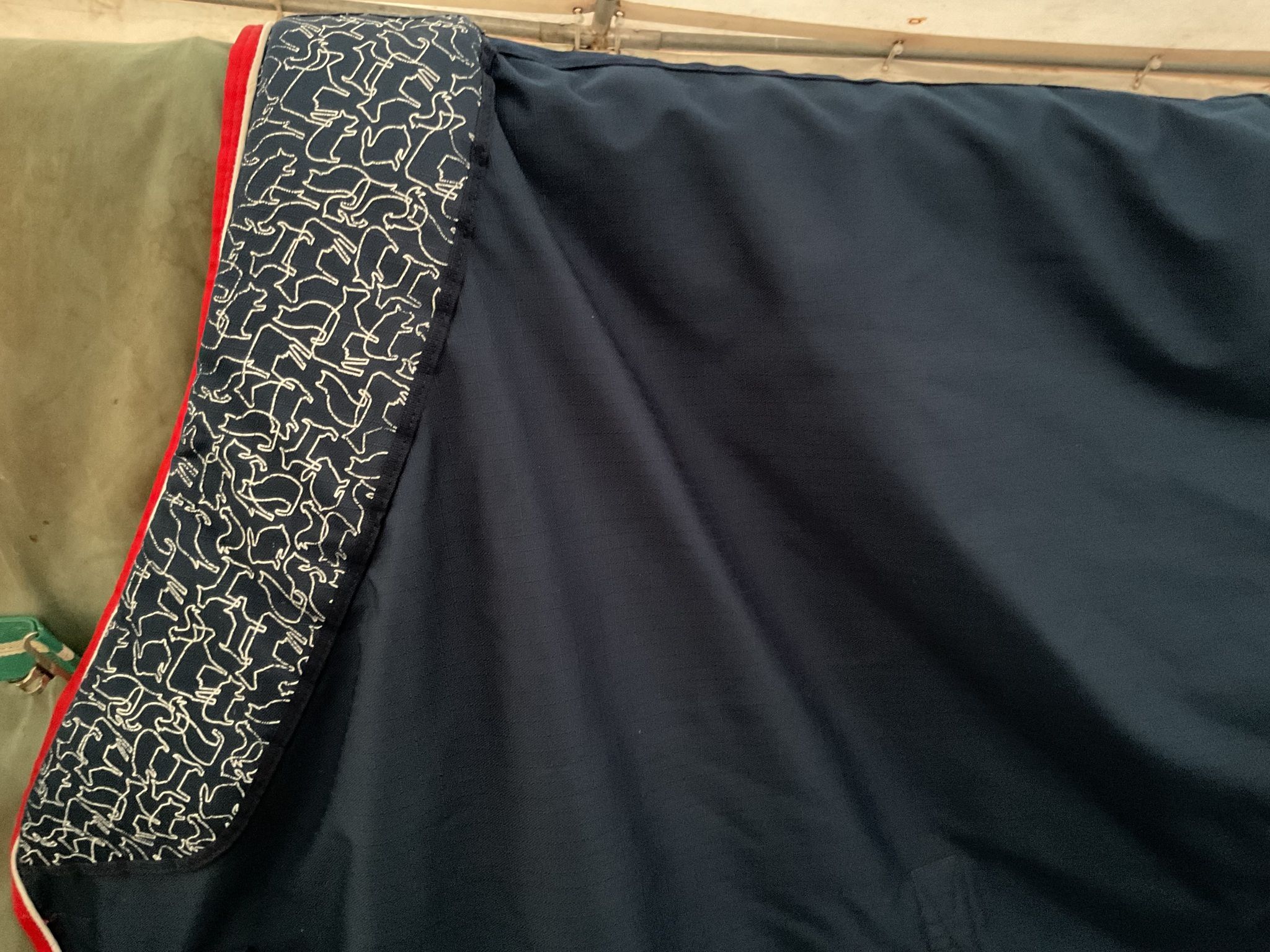 Agria täcke, ca 300 gr, 125 cm, blått