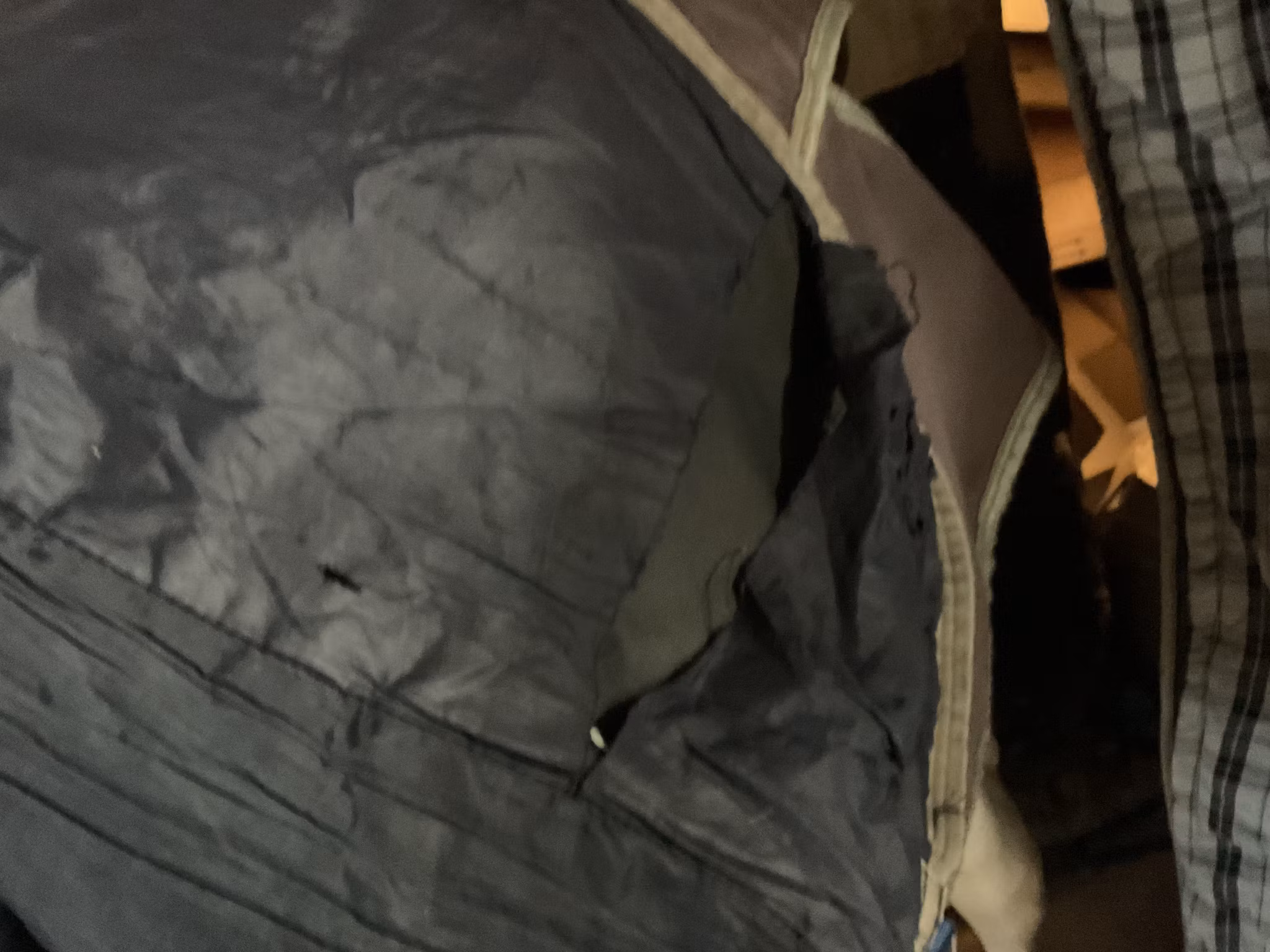 Amigo täcke, ca 200 gr, ngr revor insidan, ngt hål utsdan, 155 cm