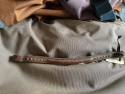 Pannband riders company, brunt med stenar, 37 cm