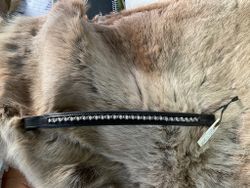 Pannband svart med pärlor 36 cm