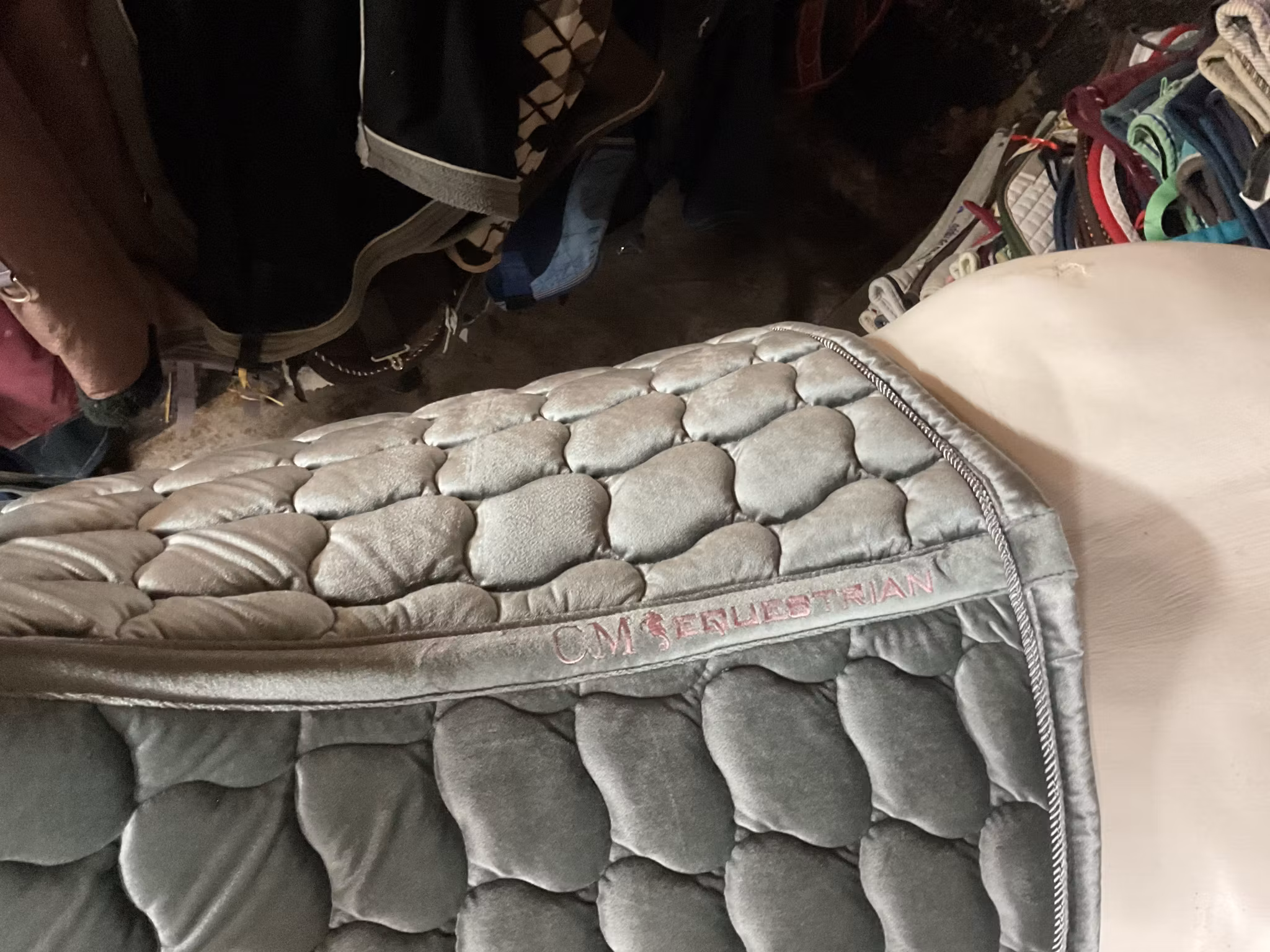 HKM schabrak, dr, F, grå sammet,nytt