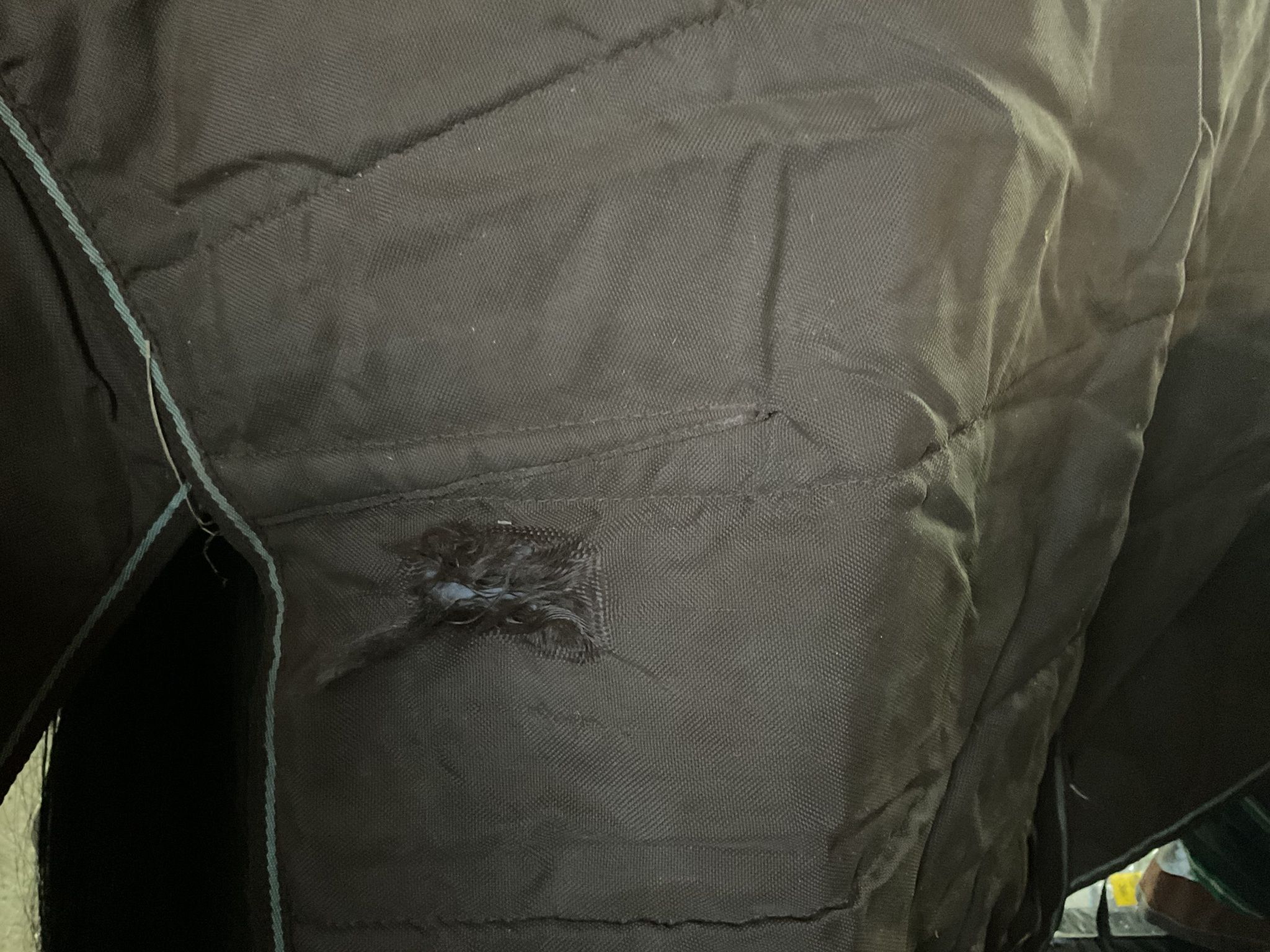 Svensk ridsport täcke, brunt, 250 gr, 145 cm, 2 hål, otvättat