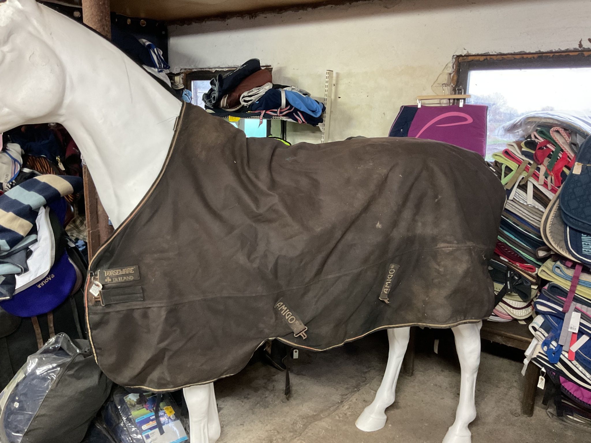 Amigo täcke, otvättat, brunt, 140 cm, 200 gr, ett hål, några lagningar