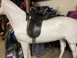 Lemetex dressyrsadel, svart, 17,5”, bom 30