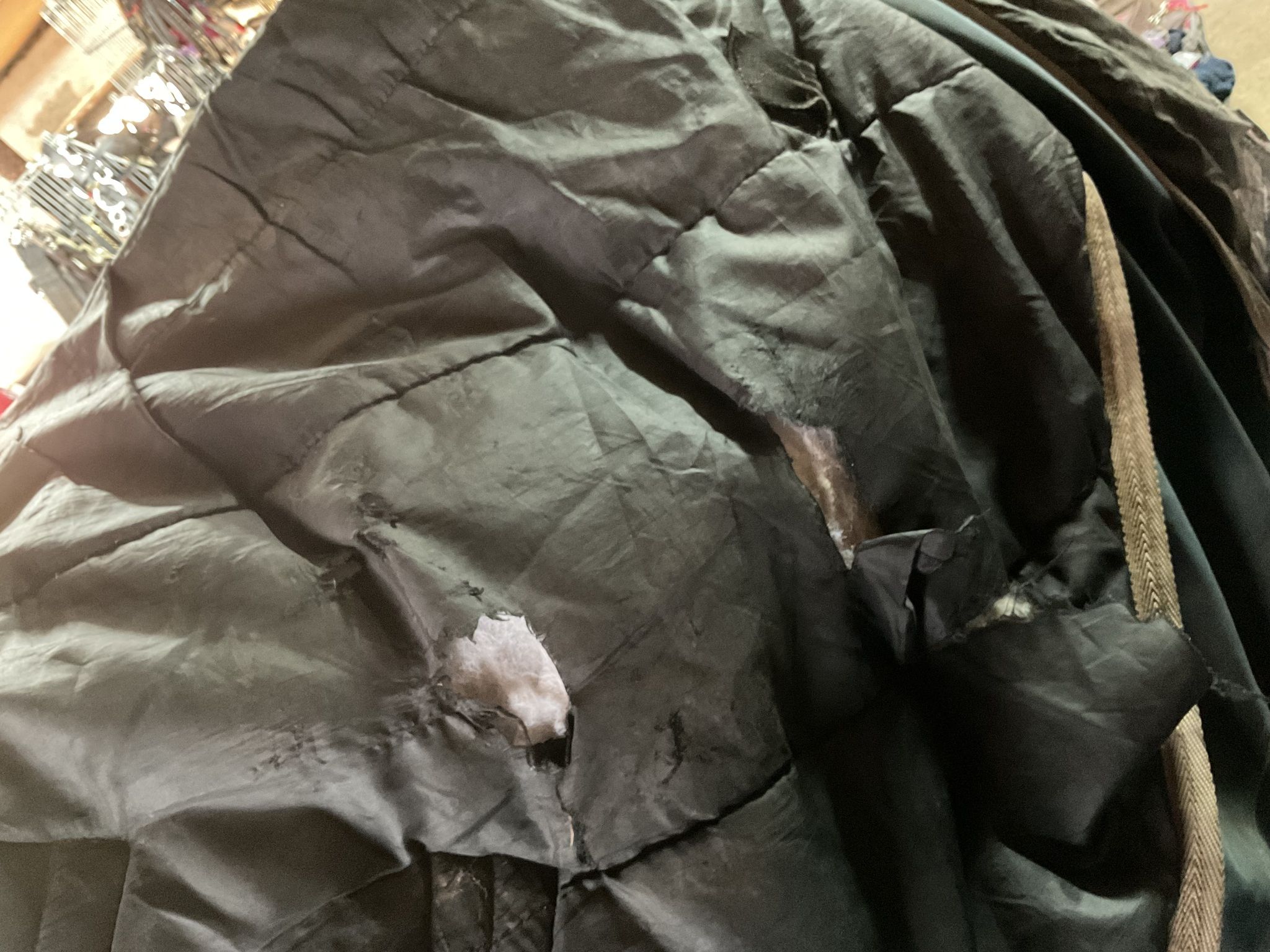 Vintertäcke med lös hals, 155 cm,ca 300 gr,otvättat,ngt hål insidan halsen