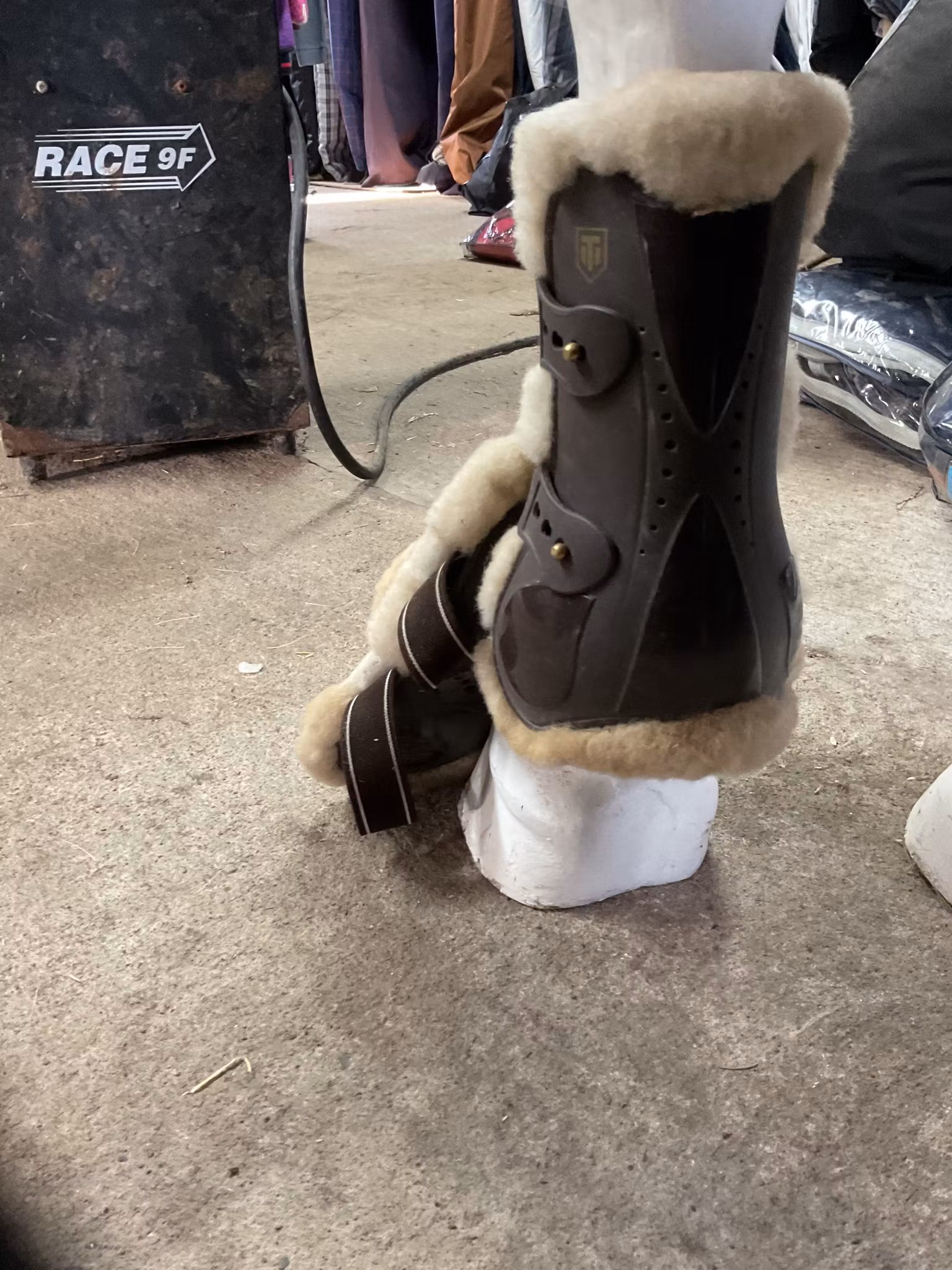 Trinity frambensskydd,bruna med ludd, s