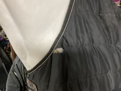 Stalltäcke, 145 cm, ngr hål, ca 300 gr