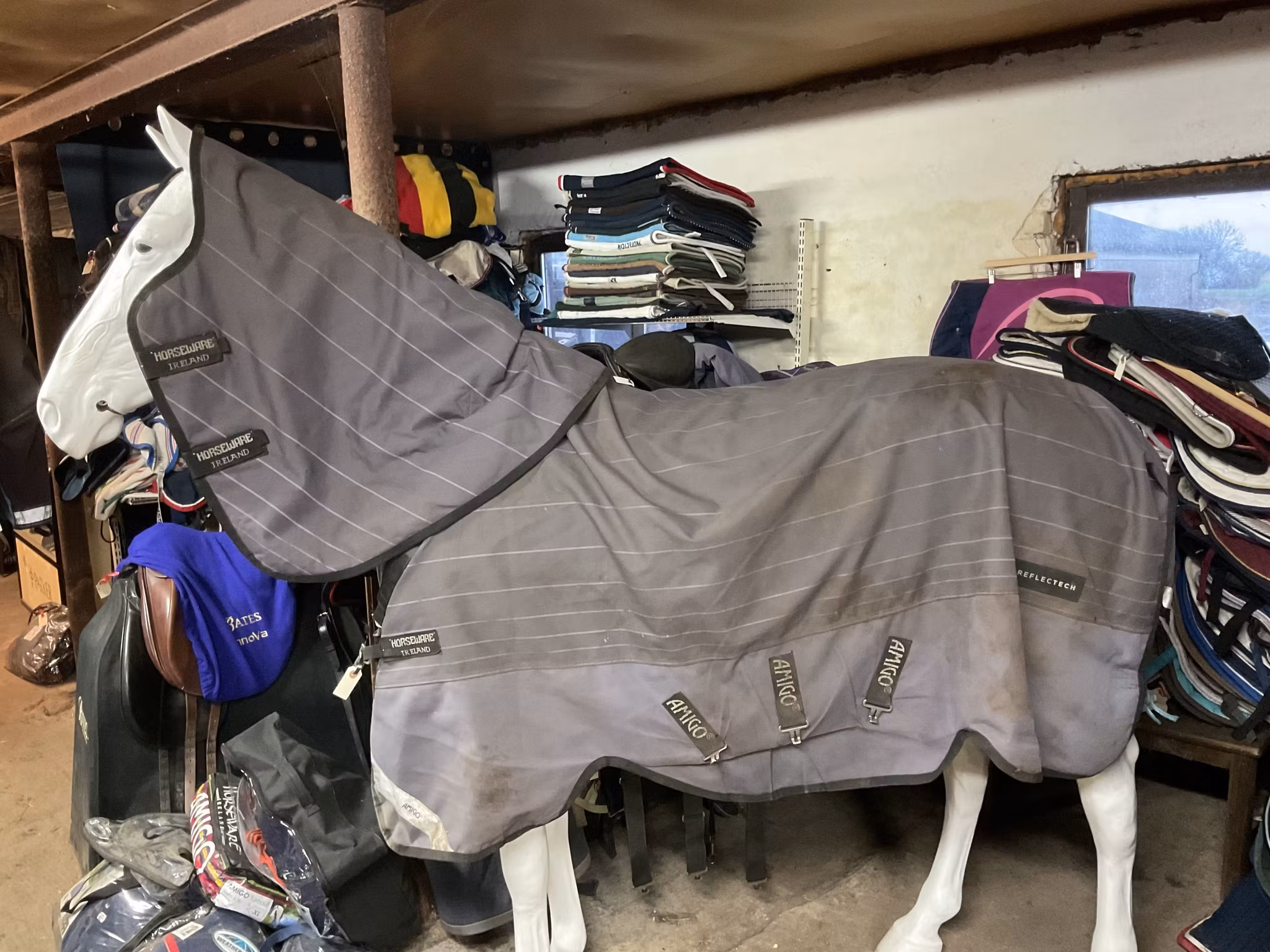 Amigo regntäcke med lös hals, 100 gr, 140 cm, otvättat, ena sömmen släppt lite därbak