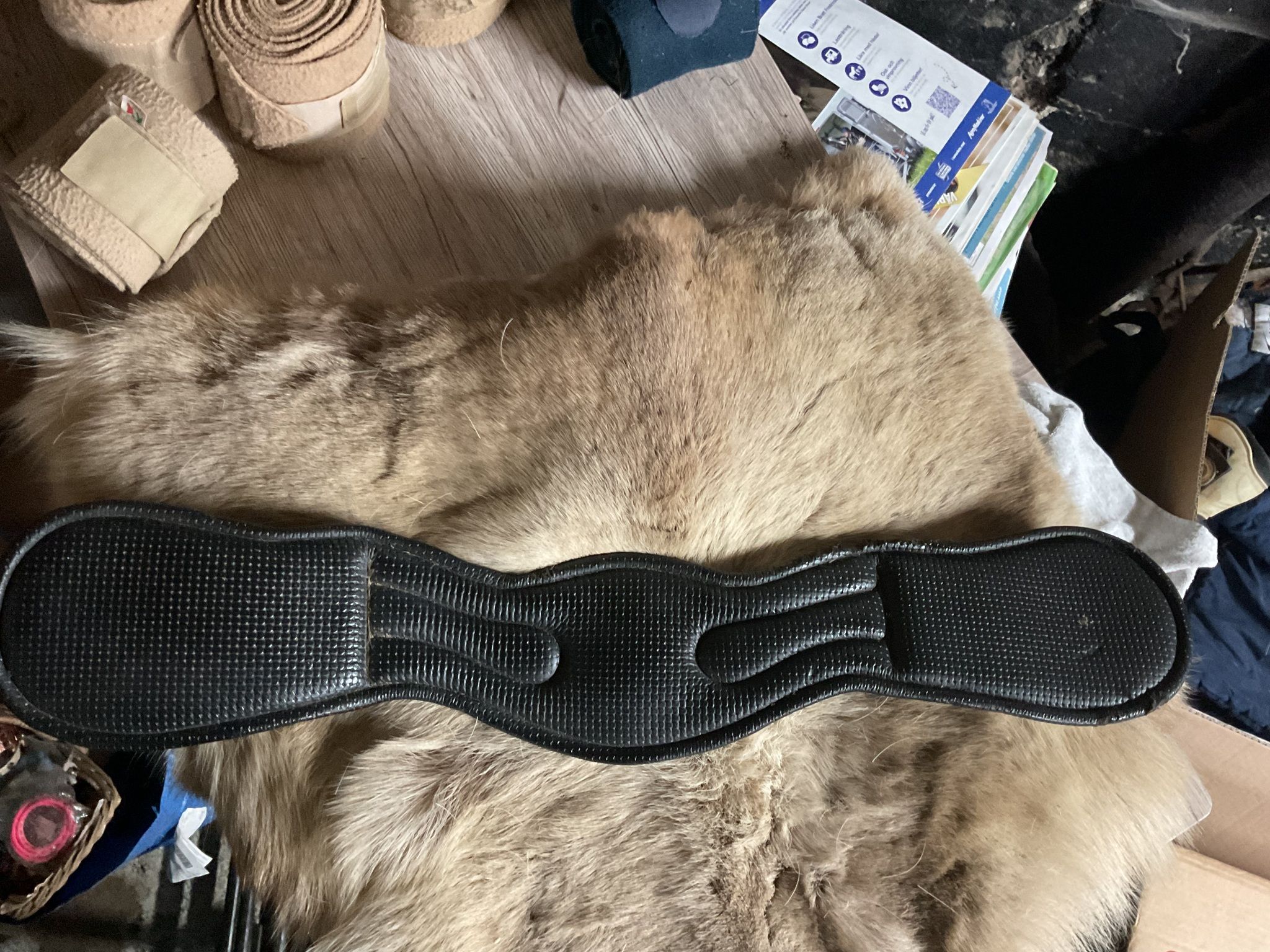 Tekna sadelgjord,svart,65 cm, naggad på ena kanten