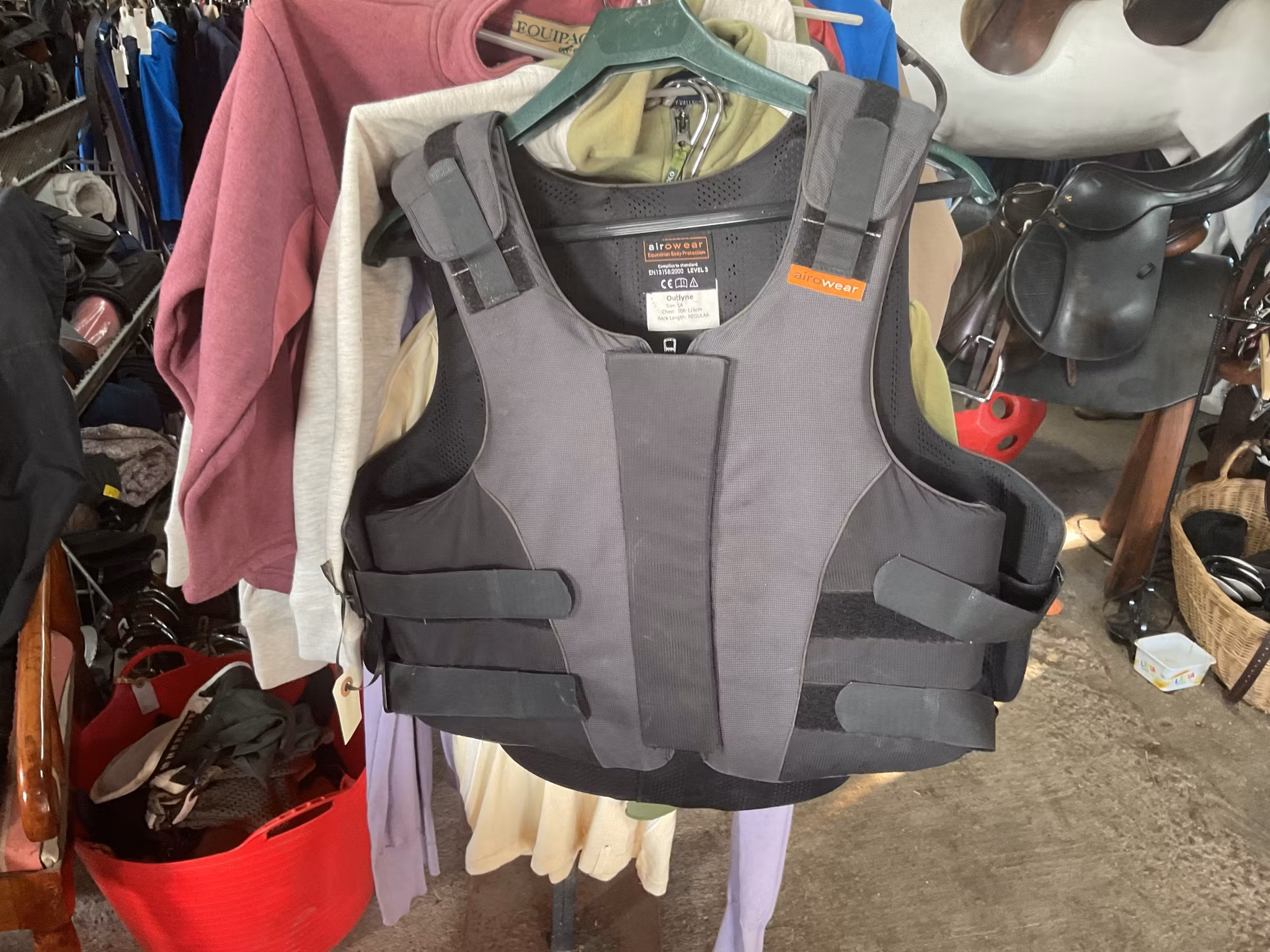 Airowear säkerhetsväst,svart,stl L6,bröst 108-116 cm, rygg regular