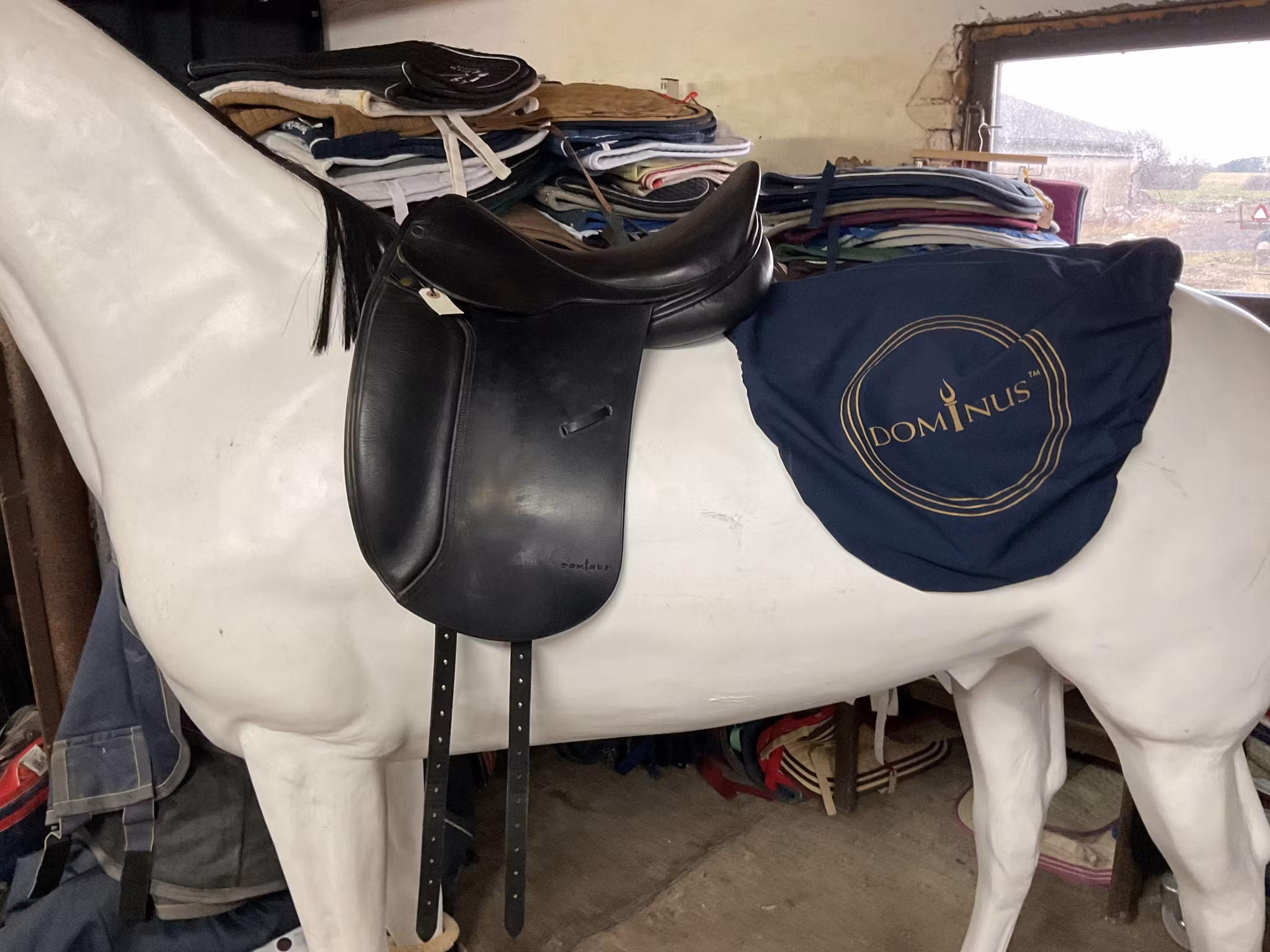 Dominus dressyrsadel,svart, M17N, fint skick