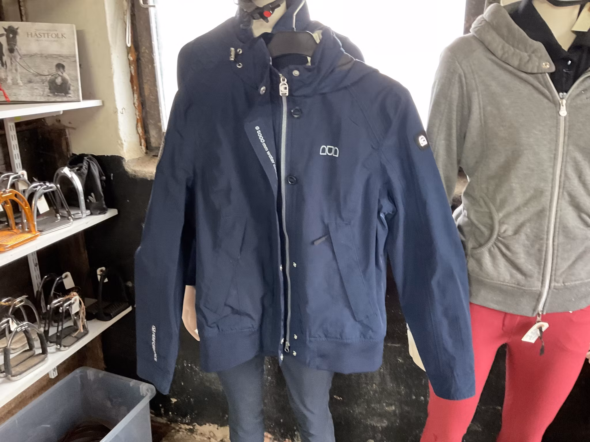 Cavallo,regn och vindtät jacka, stl 40, mörkblå, anv ett fåtl ggr
