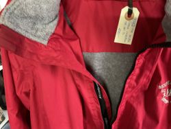 MH jacka, fleece insidan, röd stl s