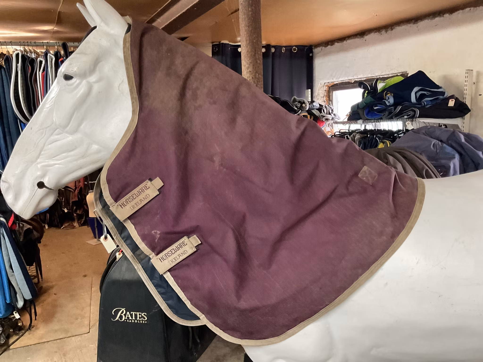 Amigo halstäcke,XL,vinrött, 150 gr,två revor insidan