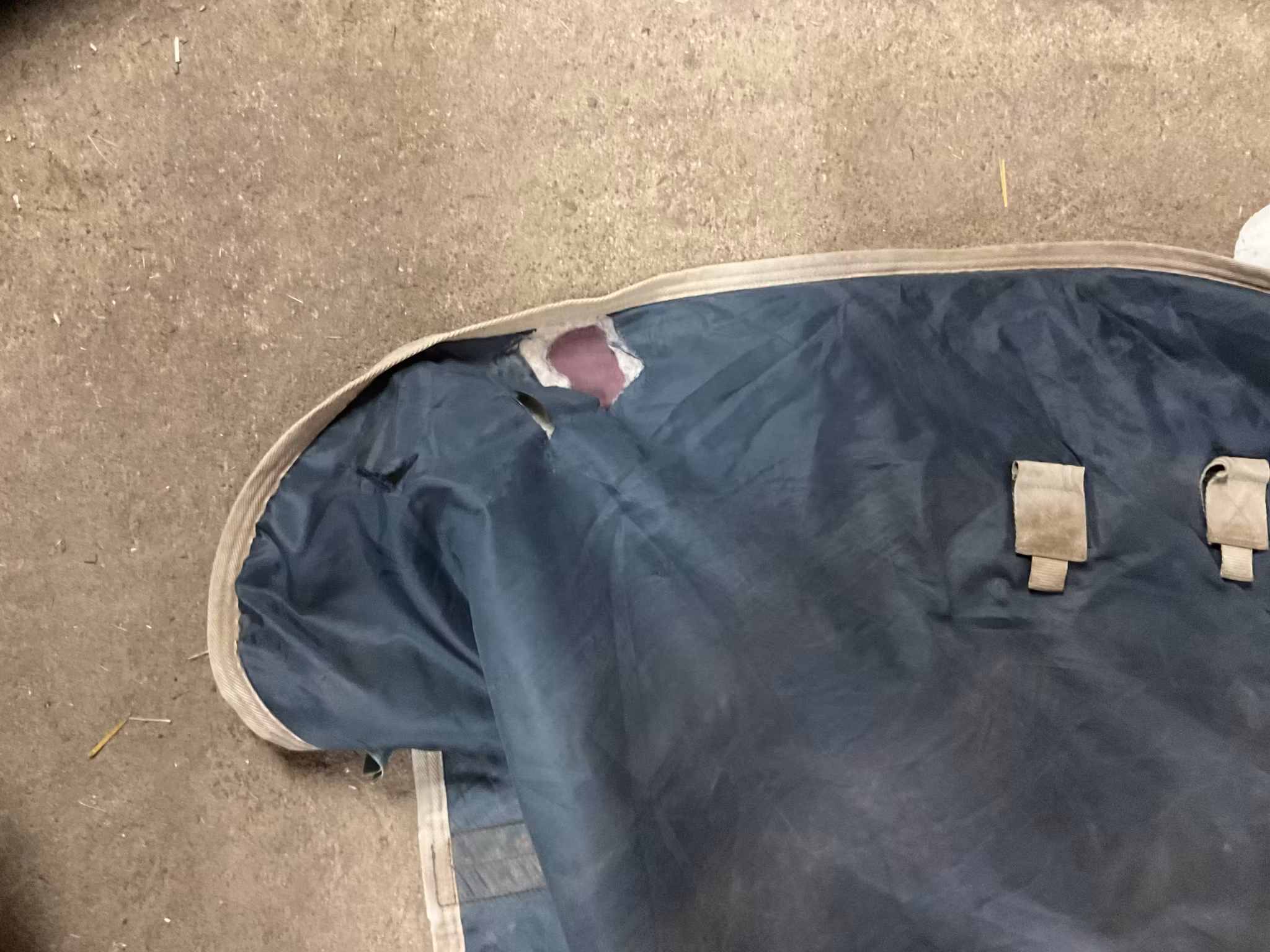 Amigo halstäcke,XL,vinrött, 150 gr,två revor insidan