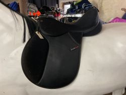 Hi-lite elite sadel, 17”, syntet,W
