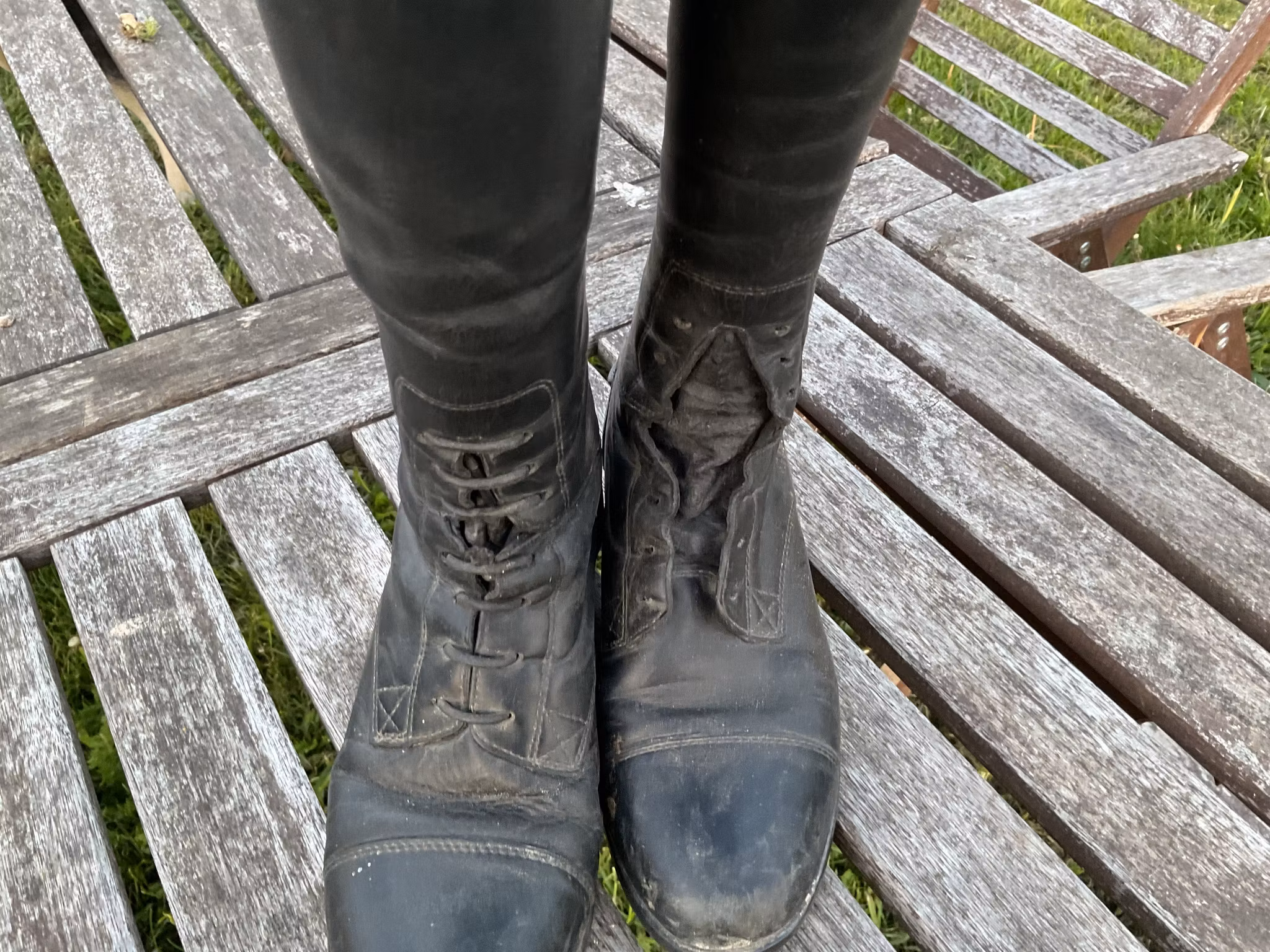Ariat ridstövlar,stl 36,5 svarta, ett snöre fattas ena stöveln, ena blixtlåset bytt