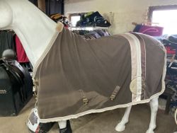 Eskadron fleecetäcke,brn/grått,m,kryssgjordar fattas,135 cm
