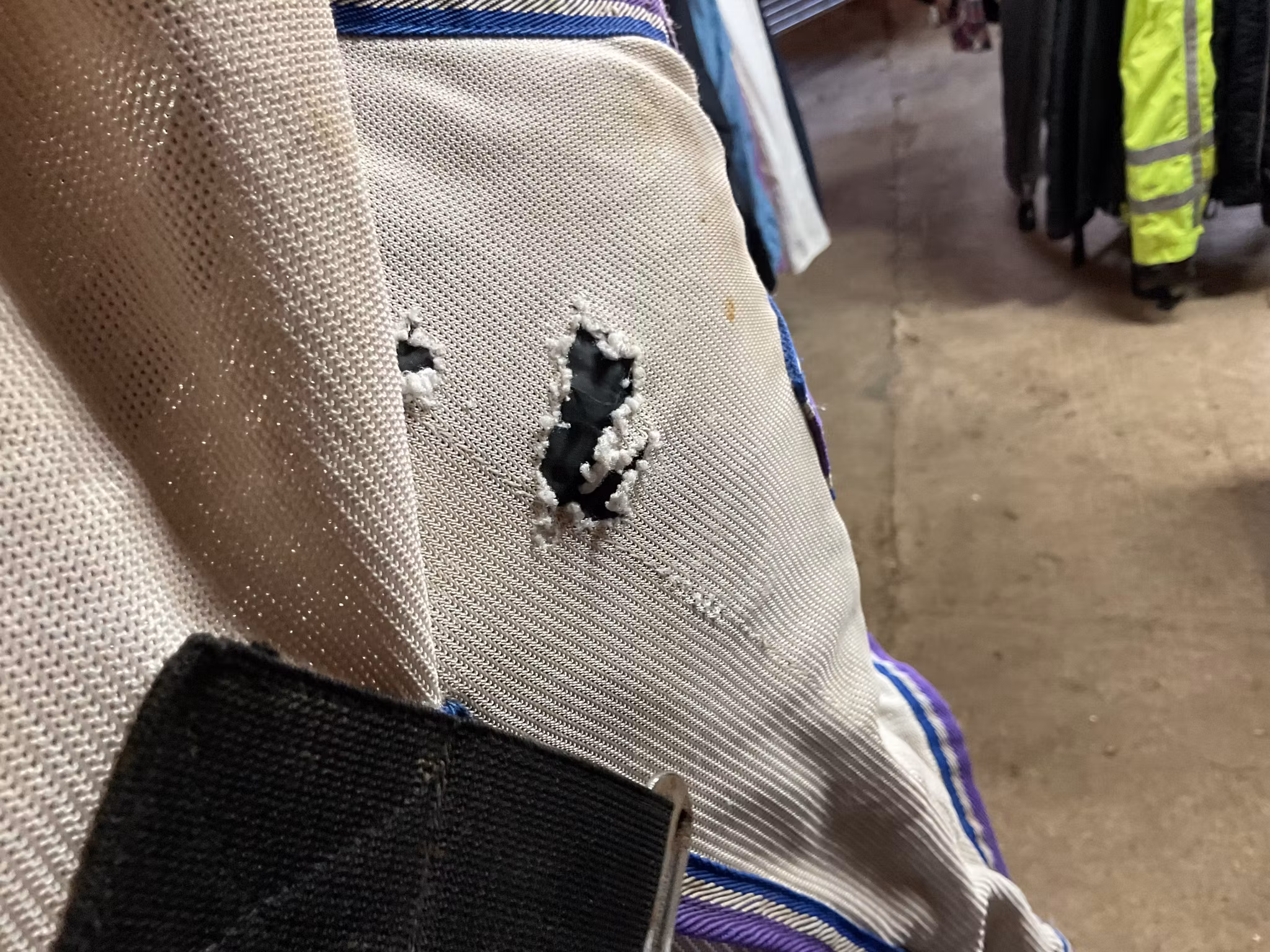 Onehorse flugtäcke med lös hals,tre hål,105 cm