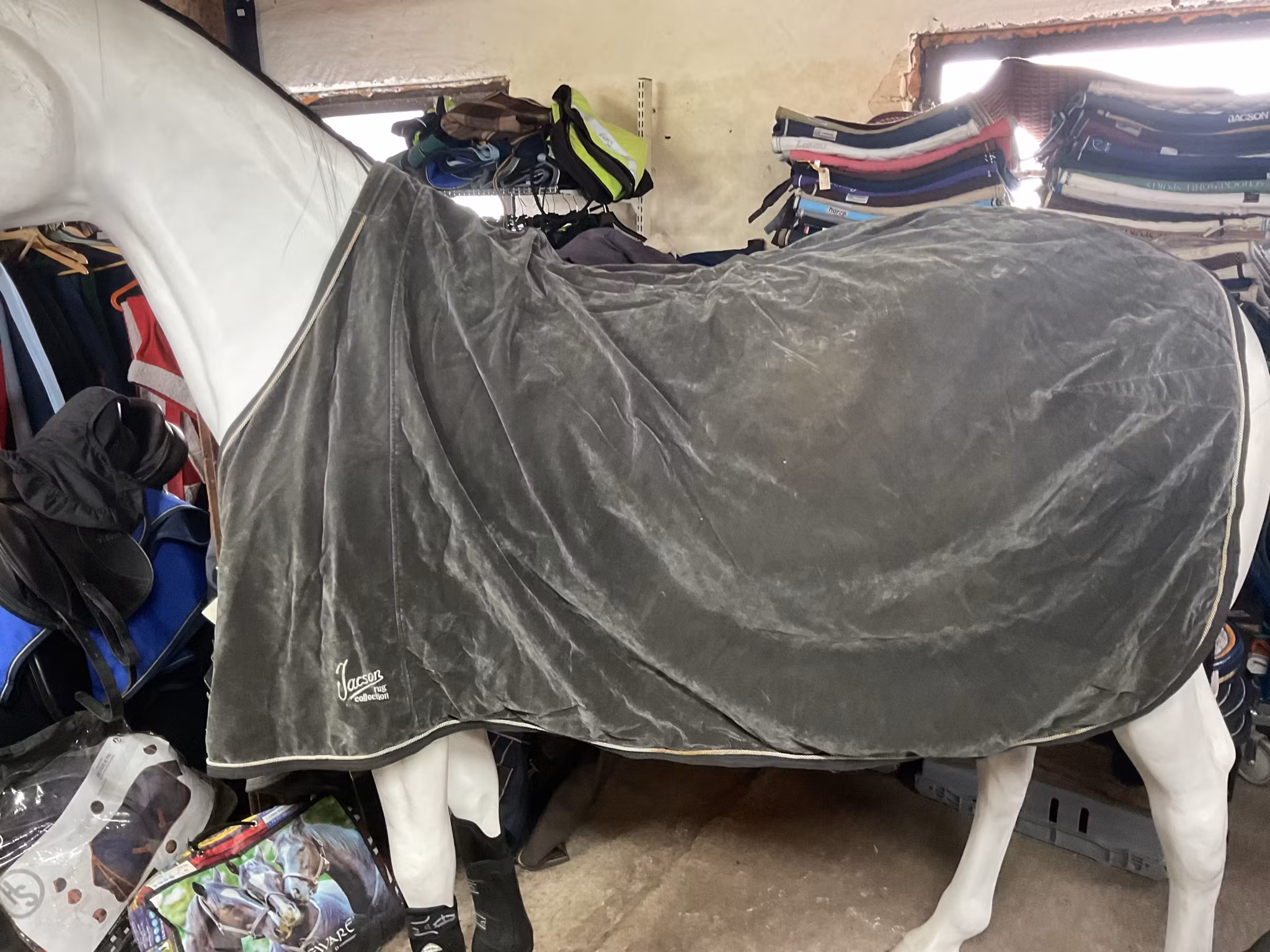 Täcke, sammet utanpå,grått, 135 cm