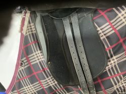 Clarisge house,dressyrsadel, 17,5”, svart, 31 bom, släppt en söm