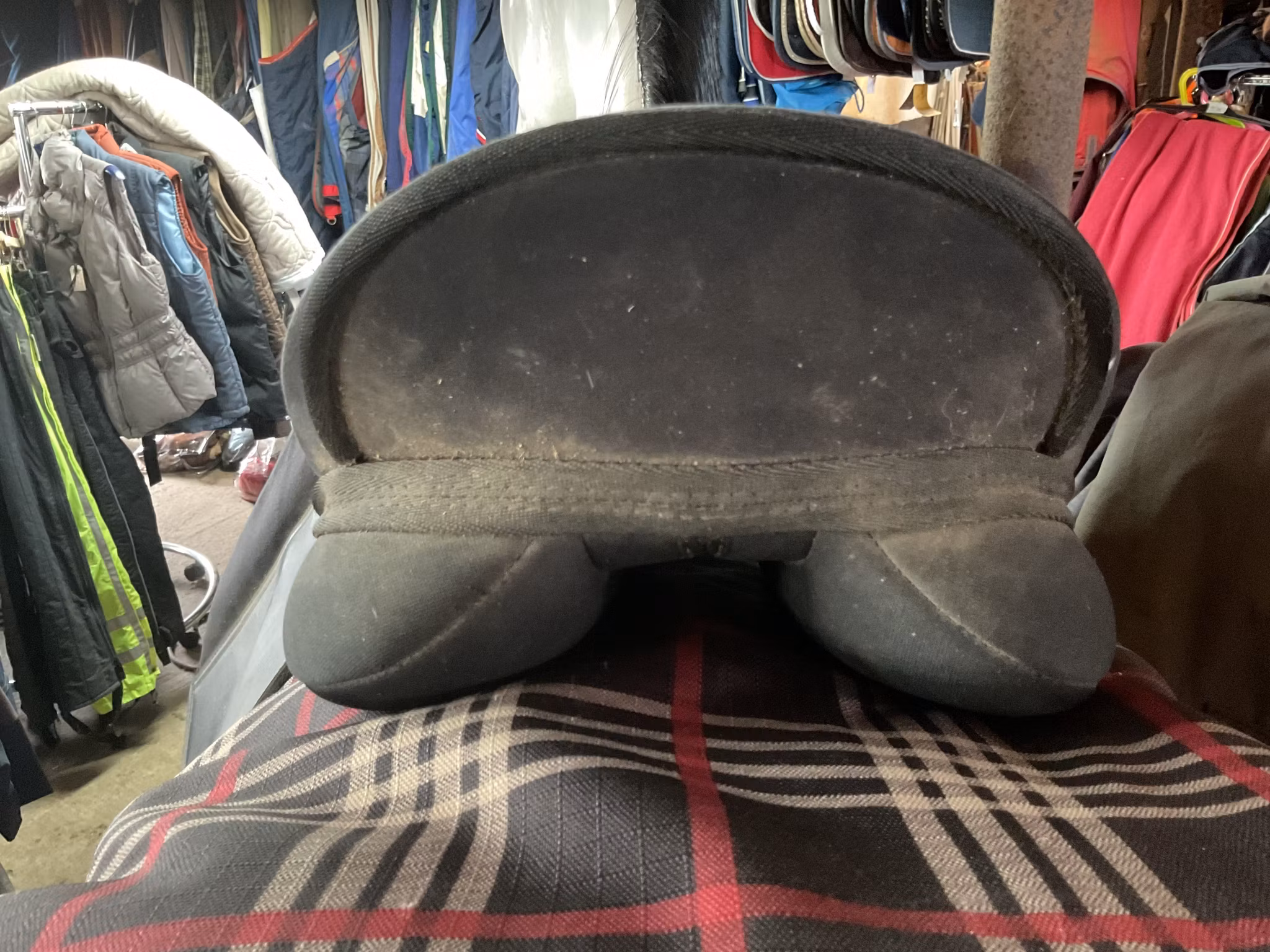 Clarisge house,dressyrsadel, 17,5”, svart, 31 bom, släppt en söm