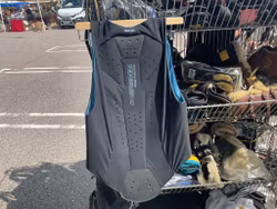 Komperdell ryggskydd, svart med blått, stl XL, ny,ord.pris 2400