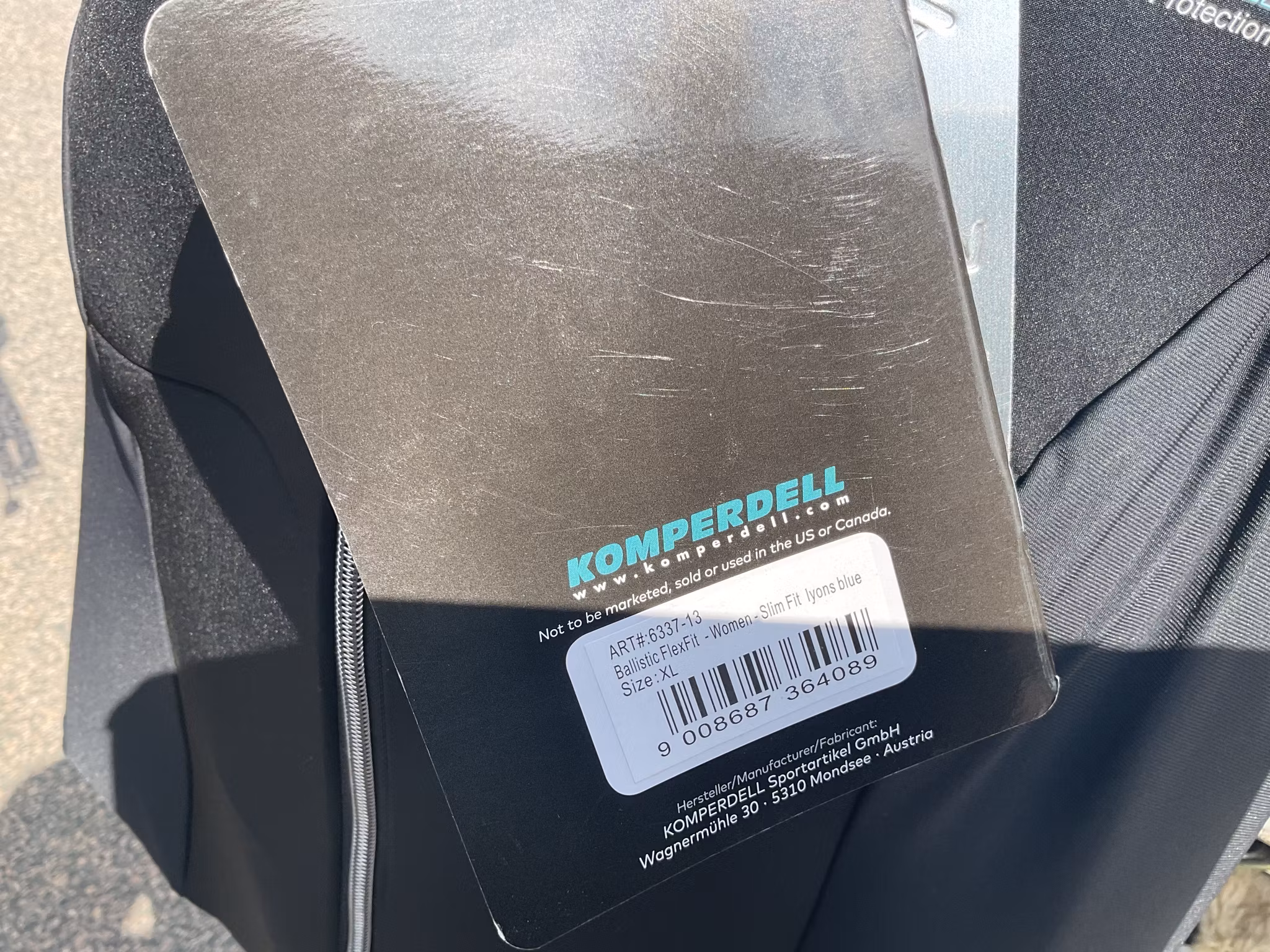 Komperdell ryggskydd, svart med blått, stl XL, ny,ord.pris 2400