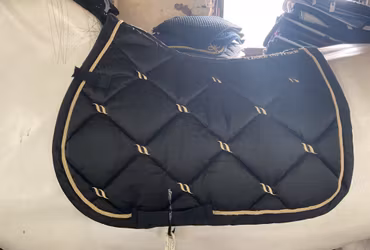 Back on track schabrak, svart med guld,h, stl f