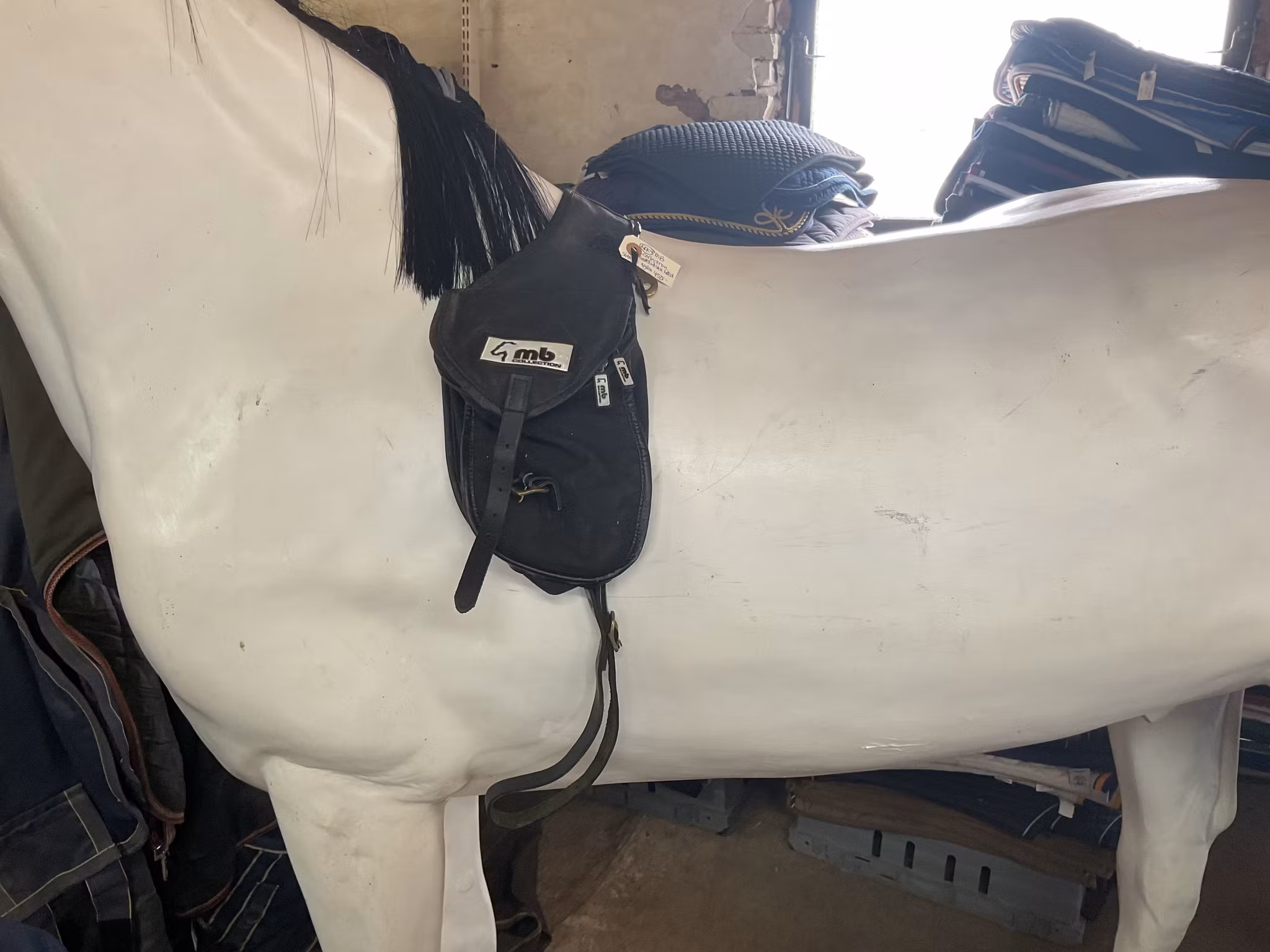 MB collection sadelväska slitstark nylon,blixtlåset på ena sidan sönder