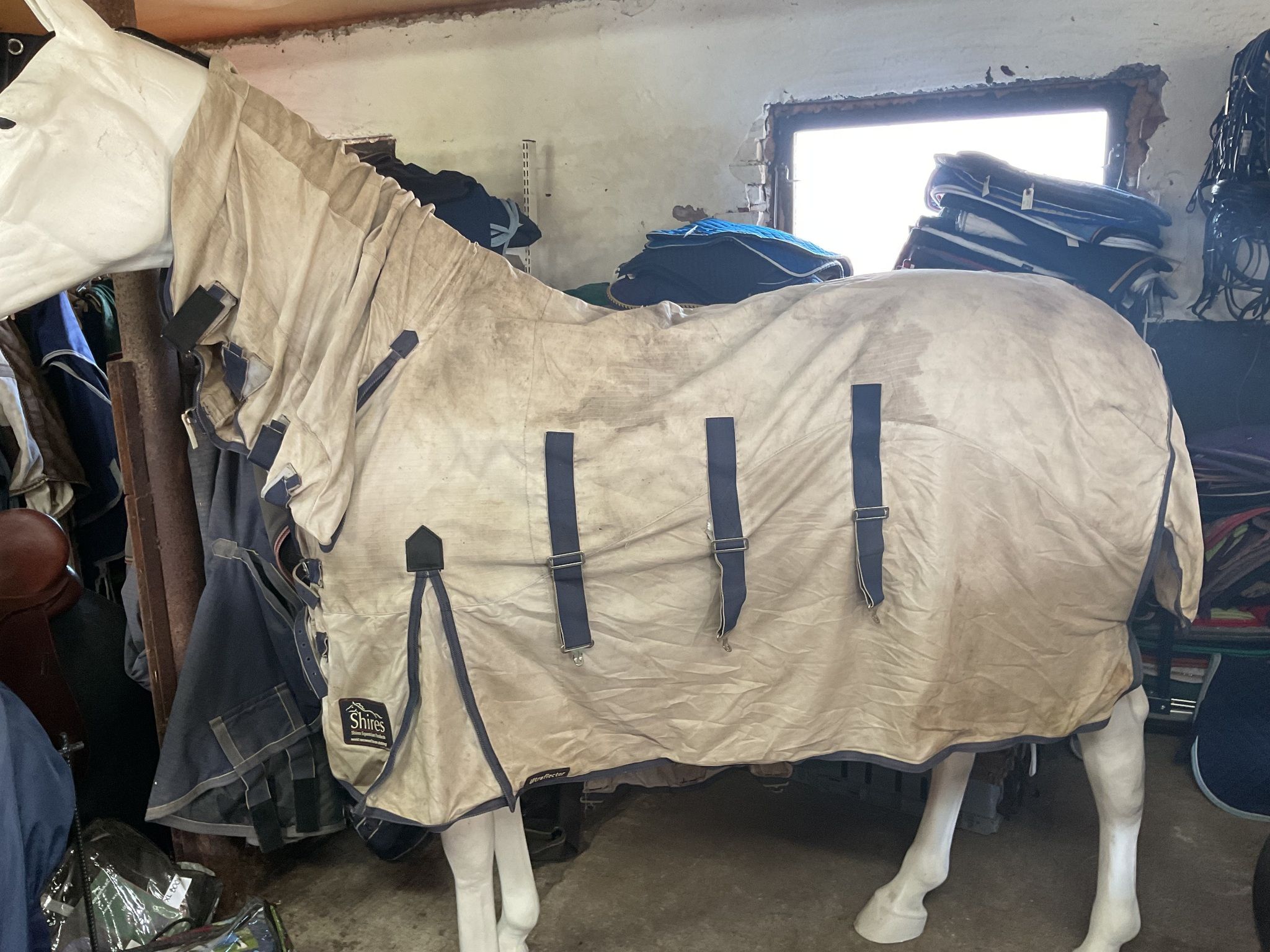 Shires sommartäcke,otvättat,hål på ett ställe,130 cm