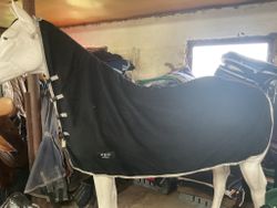 Globus fleecetäcke med fast hals,svart,125 cm