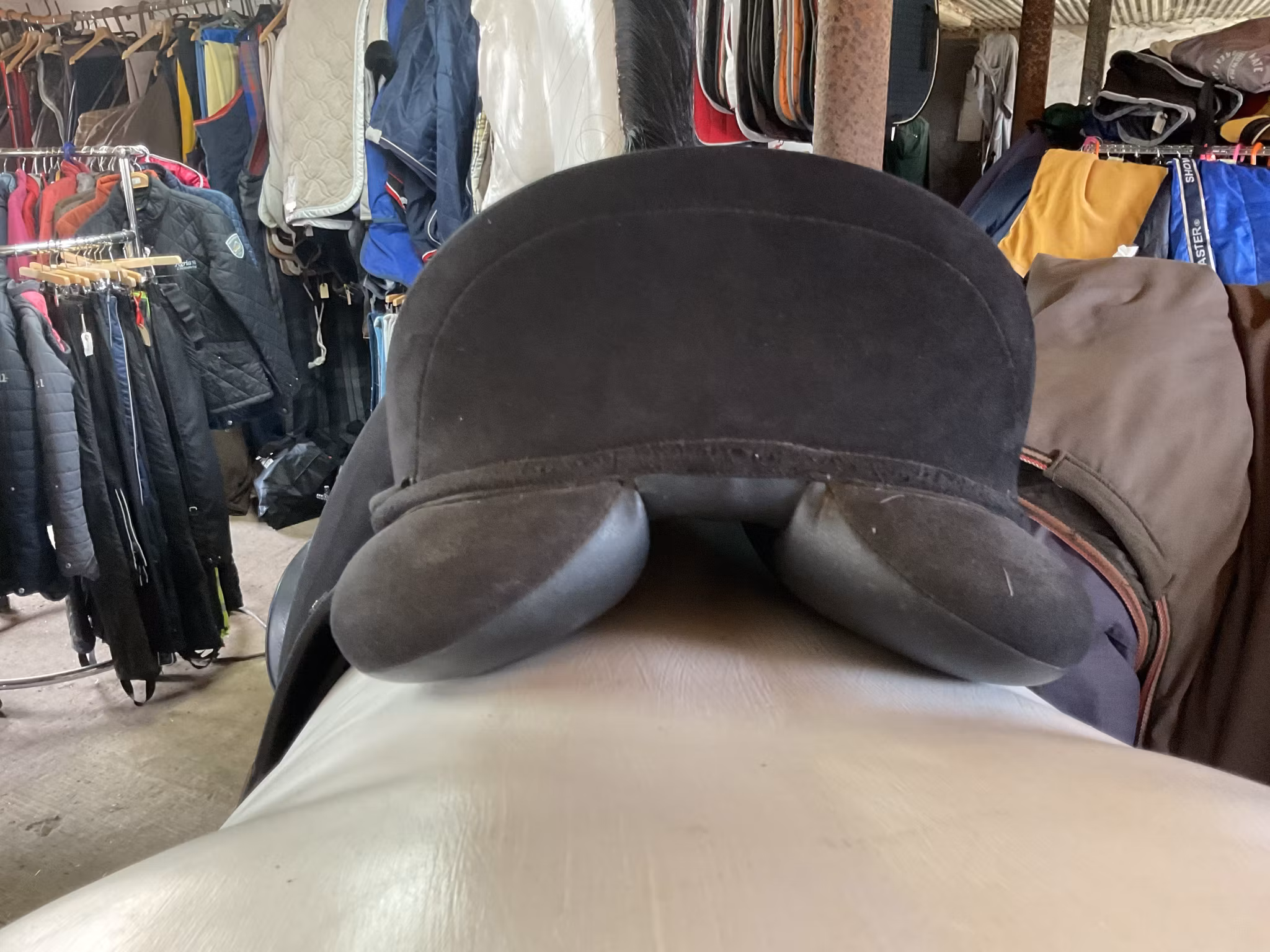 Genesis,dressyrsadel,syntet,svart,17,5”, bom MW,går att byta koppjörn, ljusgrönt sitter i