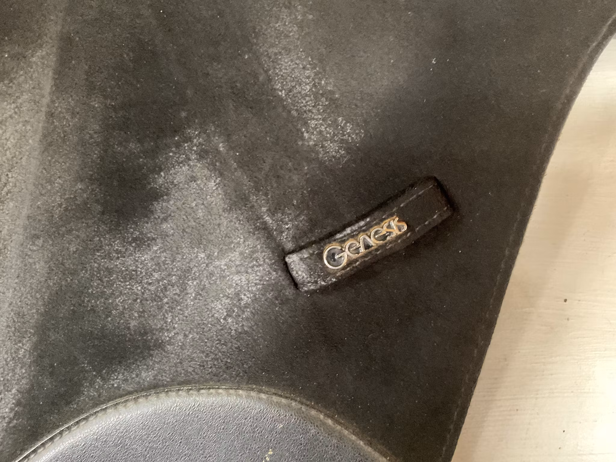Genesis,dressyrsadel,syntet,svart,17,5”, bom MW,går att byta koppjörn, ljusgrönt sitter i